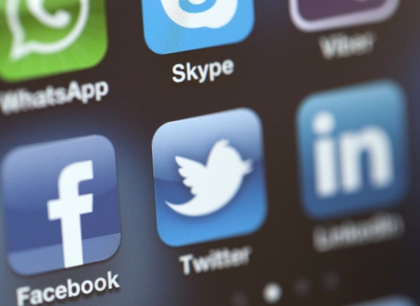 如果 Facebook 是个苹果，那 Twitter 要做一只橘子