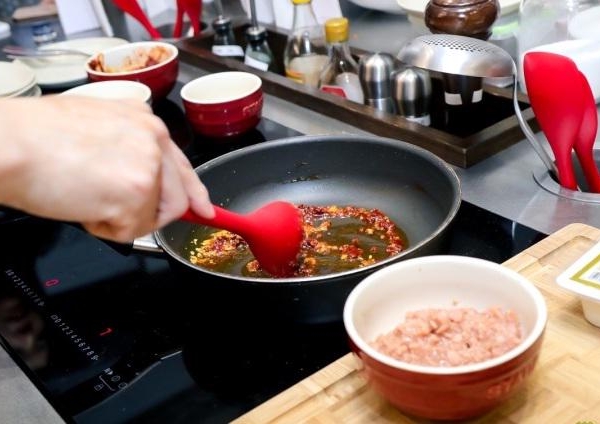 进口“新年货”走俏，天猫国际人造肉、植物奶走上百姓年夜饭桌